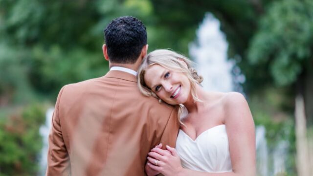 Peoria-Zoo-Fountain-couple