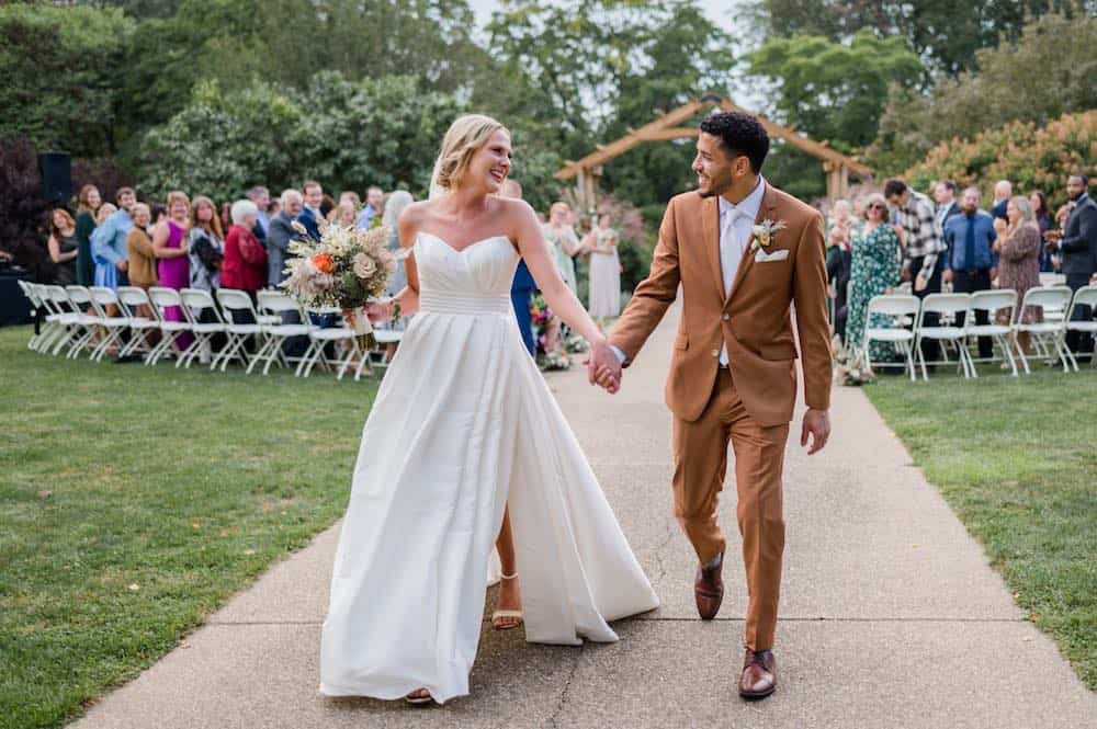 Peoria-Zoo-couple-walking-down-aisle