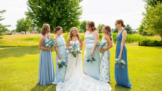 Metamora-Fields-Bride-and-Bridesmaids