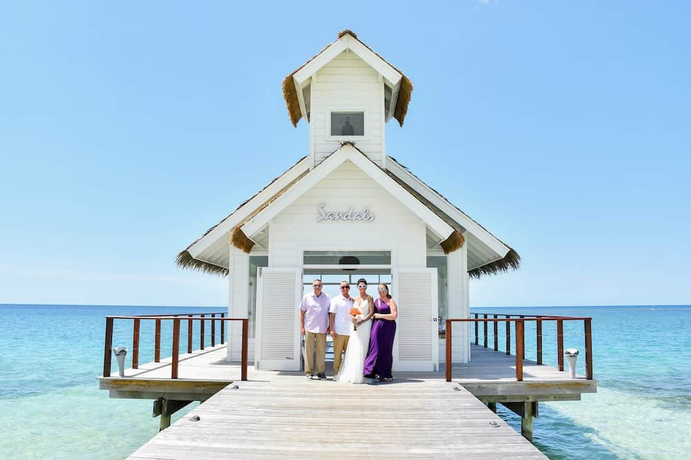 DB-Luxe-Vacations-wedding-on-water