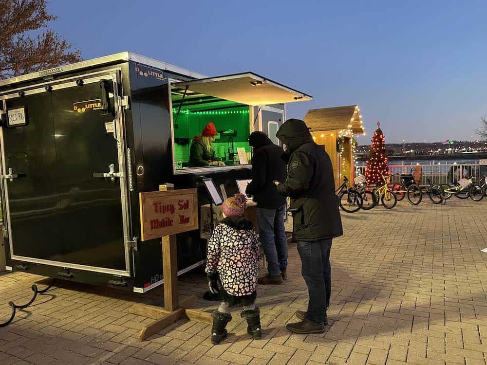 Tipsy-Sol-Mobile-Bar-inside-of-bar-outdoor-event