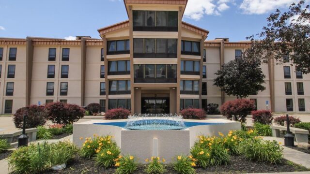 Decatur-Conference-Center-hotel-Main-Entrance