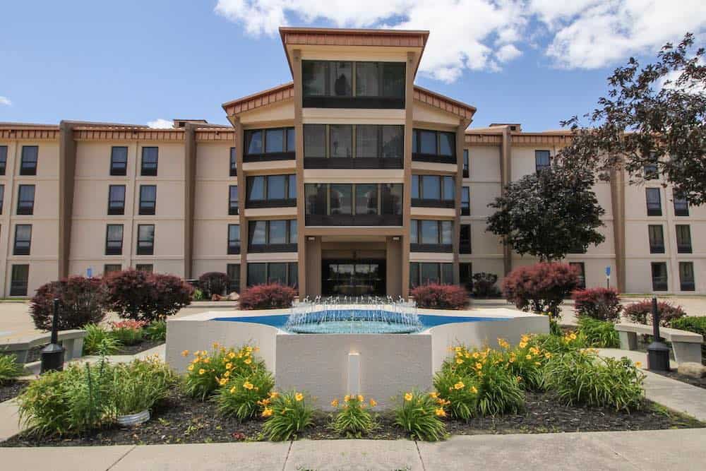 Decatur-Conference-Center-hotel-Main-Entrance