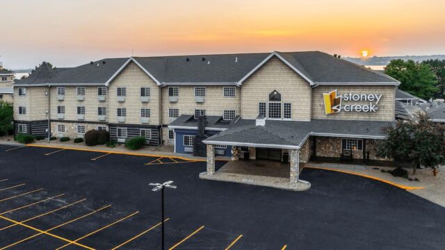 Stoney-Creek-Hotel-Front-