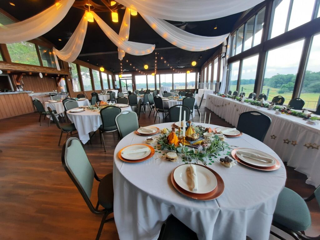 Wildlife-prairie-Park-Hespell-Hall-guest-table