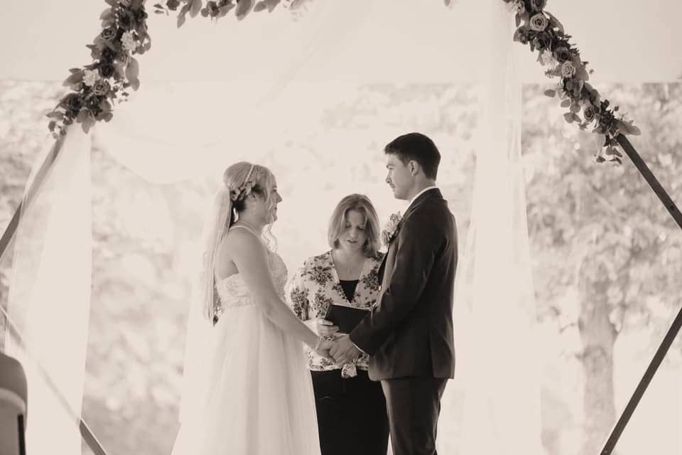 Sweet-Simple-Ceremonies-by-Tonya-black-and-white-wedding