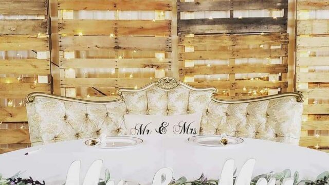 Burlap-and-Lace-backdrop